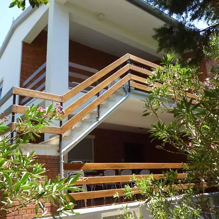 In Starigrad-paklenica 40050 Apartman Starigrad Paklenica