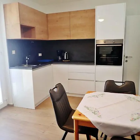 Apartman In Starigrad-paklenica 40050 *